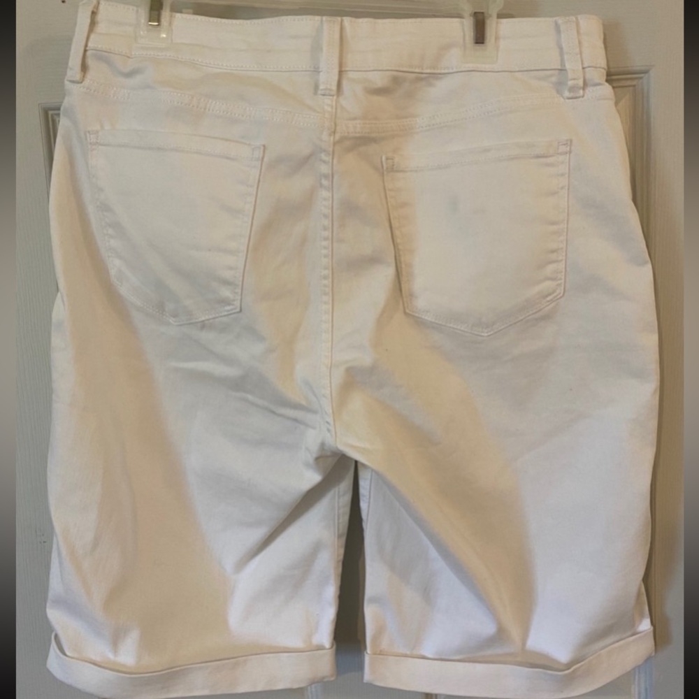 St. John’s Bay Bermuda Shorts 
Size 16 - Picture 2 of 11
